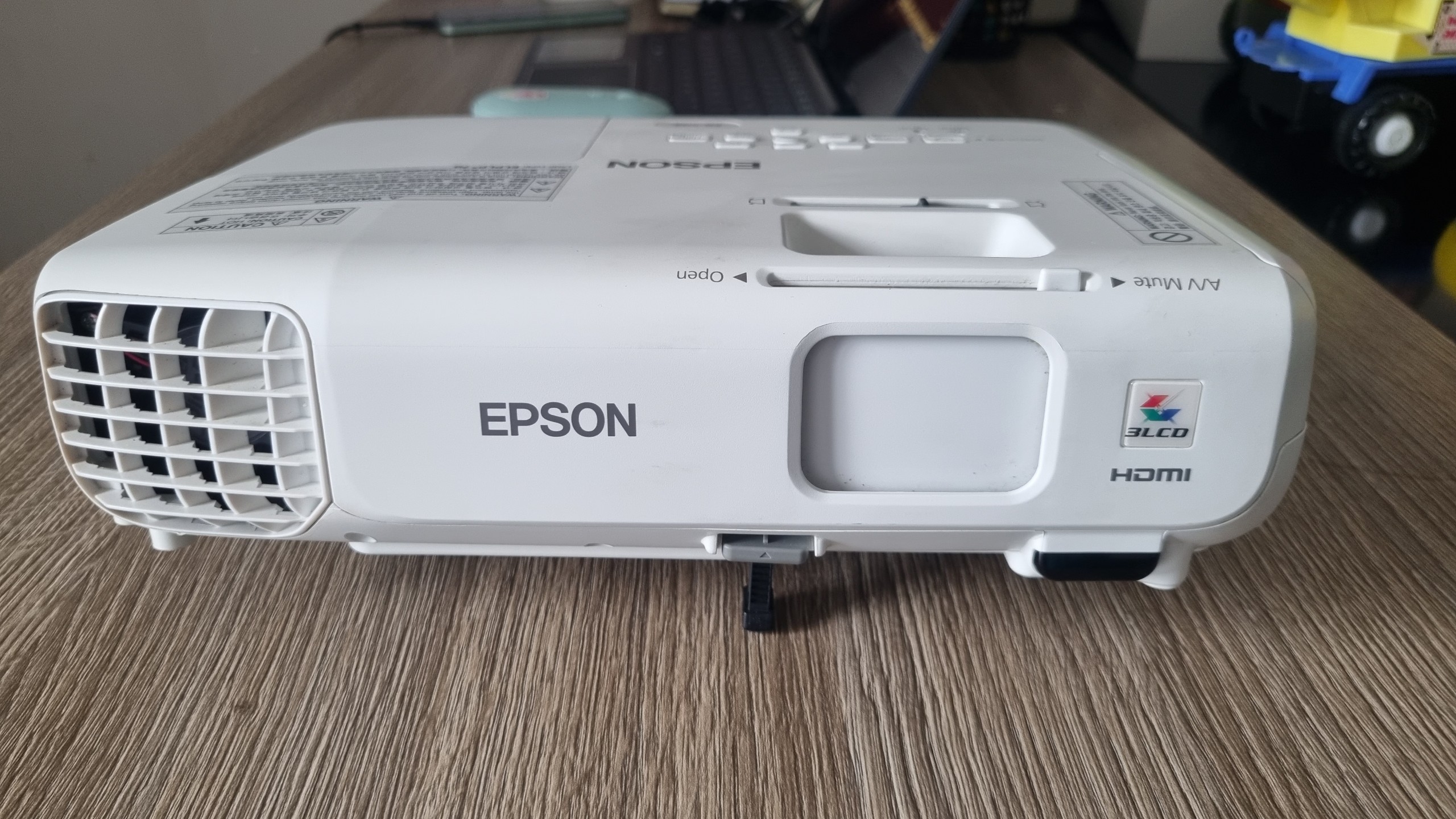 may chieu epson eb x03