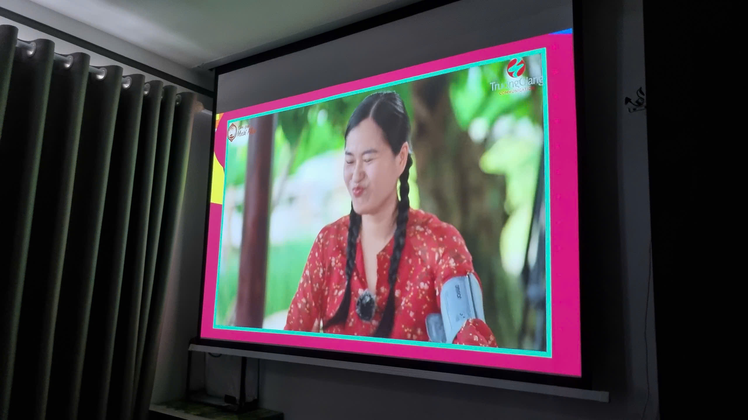 Máy Chiếu Homestay